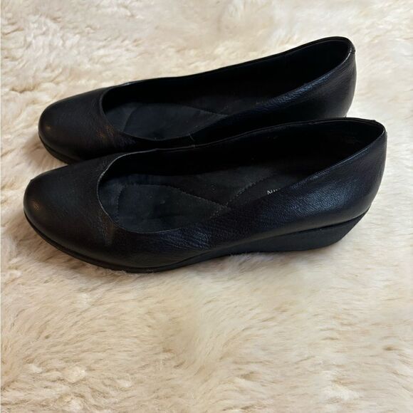 White Mountain Black Leather Ballet Wedges size 8 - Picture 8 of 8